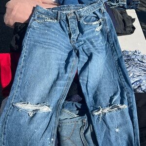 Size 4 American Eagle 90’s Boyfriend jeans
